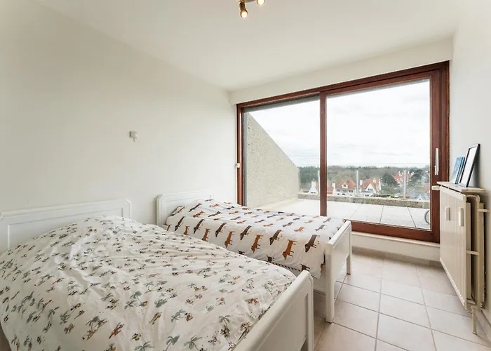 Mayfair 0504 Apartment